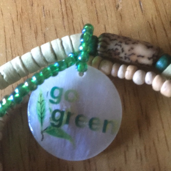 Go Green - NEW Bamboo/bead stretch bracelet - Picture 2 of 2